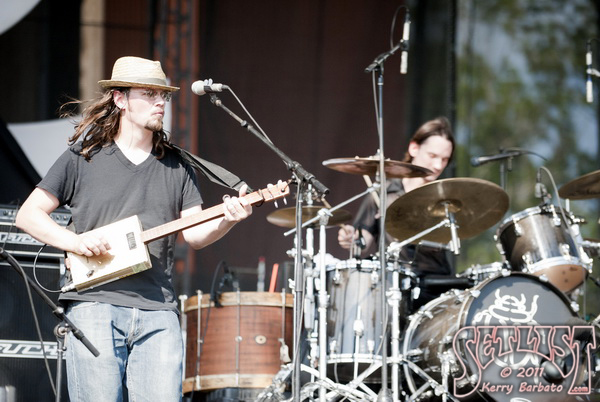 110602-117-NorthMississippiAllStarsDuo