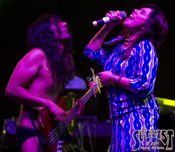 110604-349-ThieveryCorporation