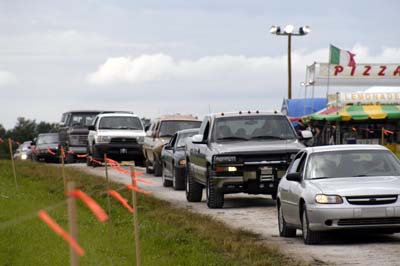 Cars patiently waiting to park for Bonnaroo 2003