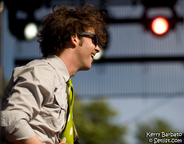 090703-145-BrokenSocialScene